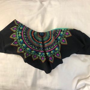 Detailed black strapless bikini top